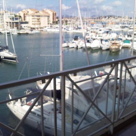 Port Frejus Cap Hermes Vue Mer Et Port Pieds Dans L'Eau Piscine Pkg Luaran gambar