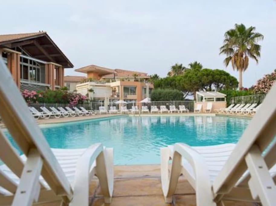 Port Frejus Cap Hermes Vue Mer Et Port Pieds Dans L'Eau Piscine Pkg Luaran gambar